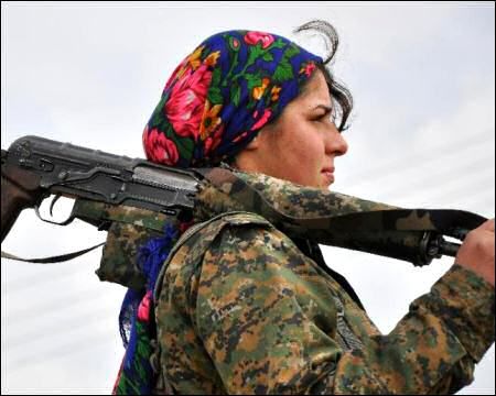 Rojava YPG Kurdische Kämpferin